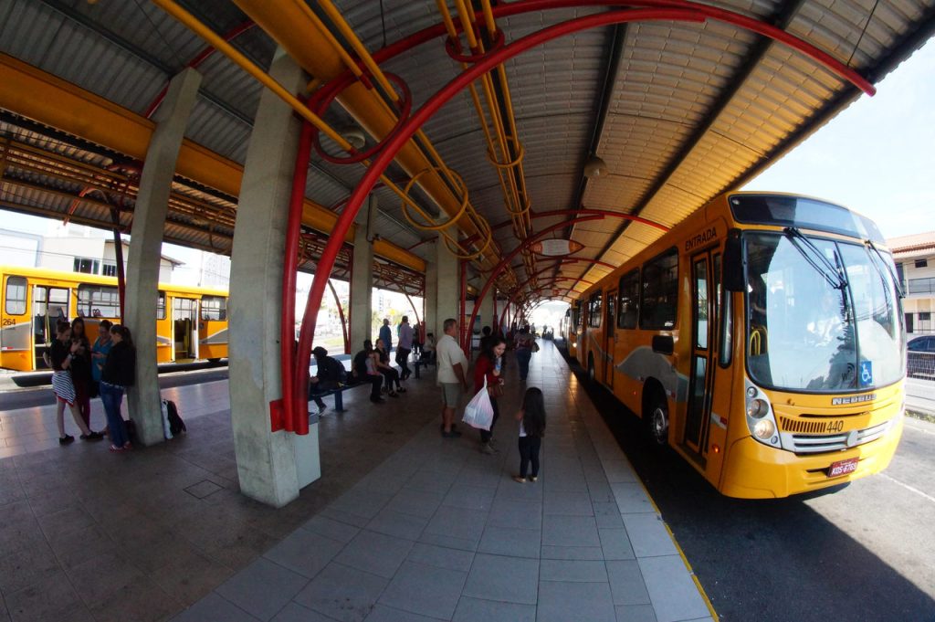 Homem se masturba dentro de um ônibus em Itajaí