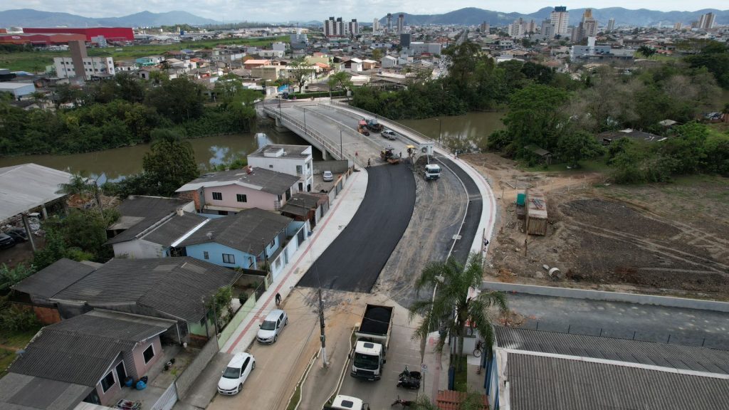 Ponte que conectará bairros São Vicente e Cordeiros quase pronta para ser liberada para uso