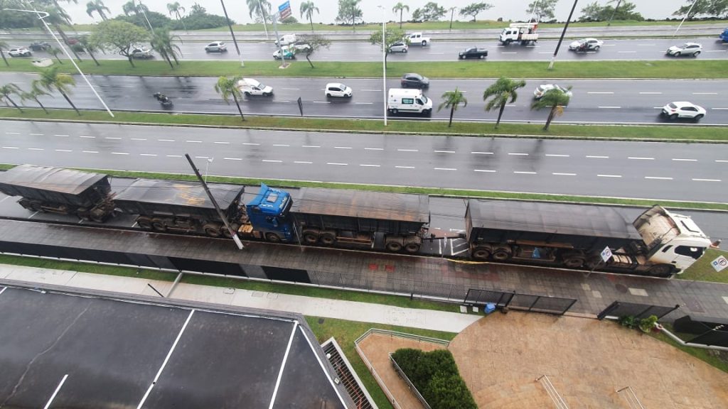 Três toneladas de drogas são descobertas em meio a uma carga de farelo de milho durante fiscalização de rotina na BR101