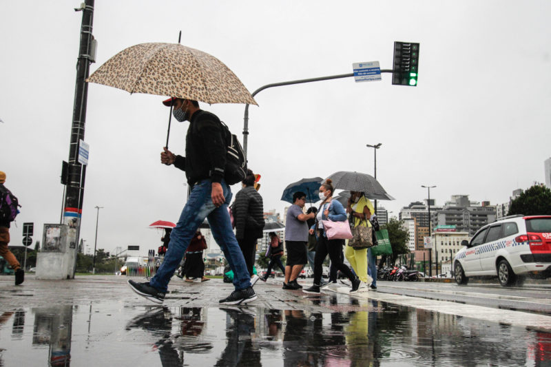 Chuva intensa acende alerta para alagamentos e deslizamentos em SC