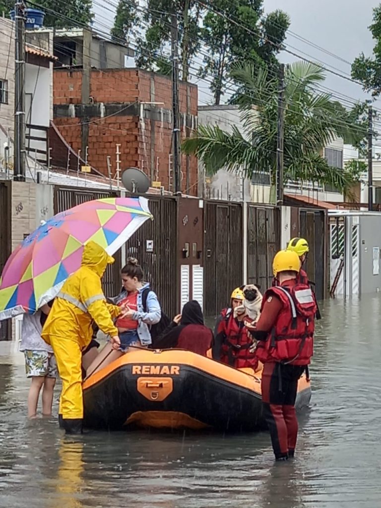 Mais de 200 resgates foram realizados em Camboriú