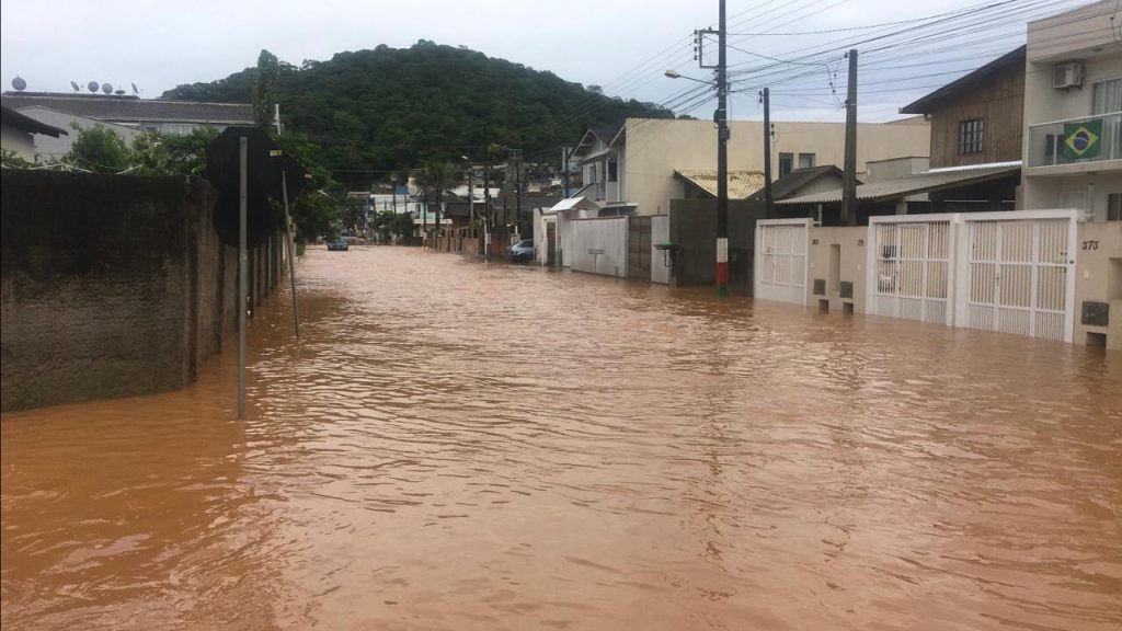 Chuvas voltam a assustar moradores de Camboriú e Balneário Camboriú