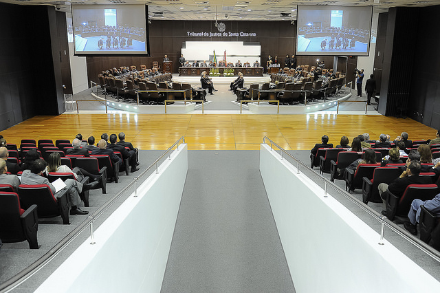 Diplomados os eleitos em Santa Catarina. Cerimônia aconteceu na Alesc e reuniu autoridades e convidados