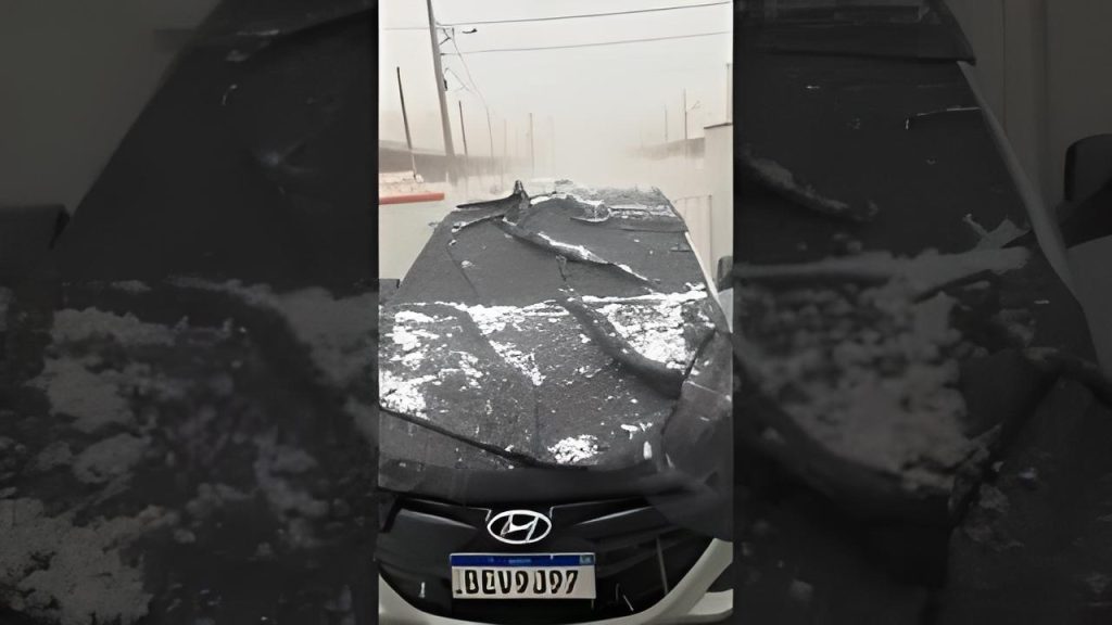 Chuva de granizo em São João Batista assusta moradores