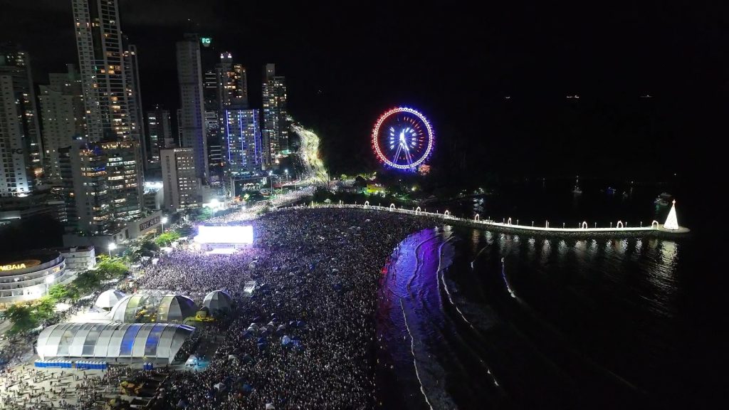 Contagem regressiva da Roda Gigante anunciou chegada de 2023 em BC