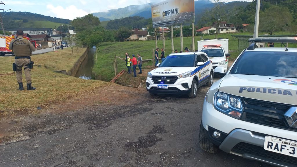 Corpo é encontrado dentro de ribeirão em São João Batista