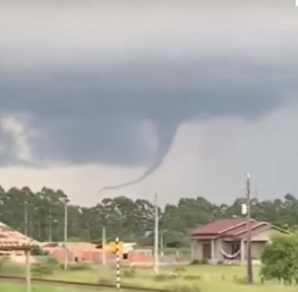 Defesa Civil confirma passagem de tornado em municípios de SC