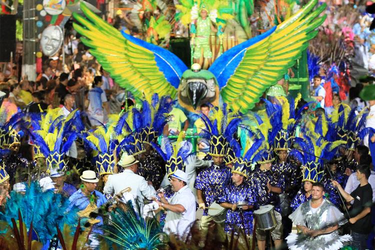 Balneário Camboriú é um dos destinos mais procurados neste carnaval segundo a Santur