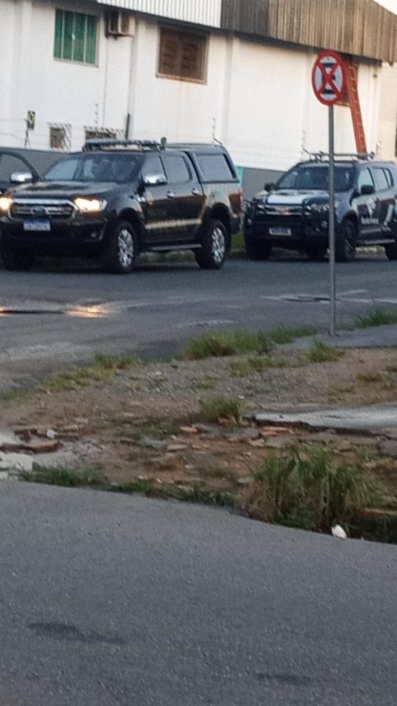 Polícia Civil, em conjunto com a Polícia Militar, realiza operação contra o grupo suspeito de atirar na ambulância dos Bombeiros em Itajaí