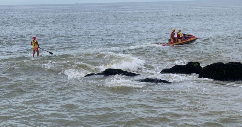 Adolescente desaparece após mergulhar e nadar até o fundo da praia do Gravatá