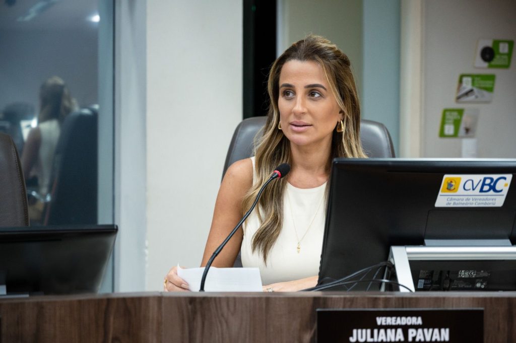 Juliana Pavan quer informações sobre as condições sanitárias e de segurança das escolas de Balneário Camboriú