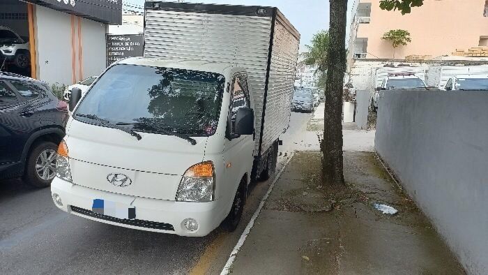 Homem rende um motorista e rouba dois carros em Camboriú