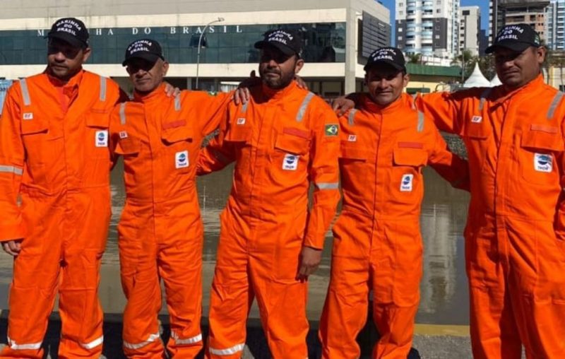 Sobrevivente do naufrágio passa a noite no corredor em cima de uma maca no hospital