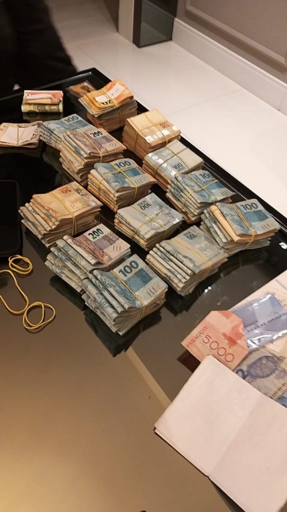 Polícia Civil deflagra operação “Dark Shark” e cumpre 33 mandados para apurar fraudes em contratos públicos que chegam a R$ 30 milhões