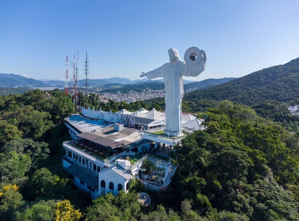 Geminação entre Cristo Luz e Cristo Redentor no Rio de Janeiro