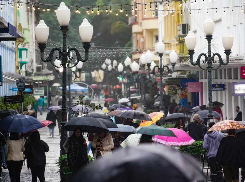 SC terá chuva intensa, temporais isolados e rajadas de vento nesta terça-feira