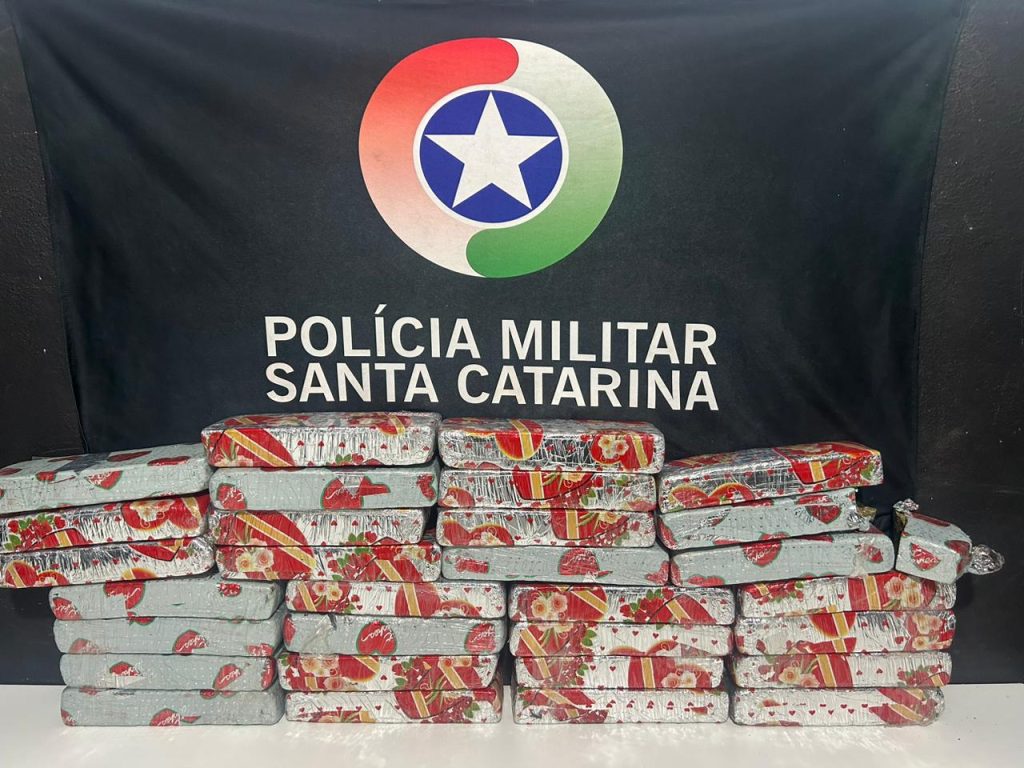 A Polícia Militar apreende 18 quilos de maconha em Itajaí