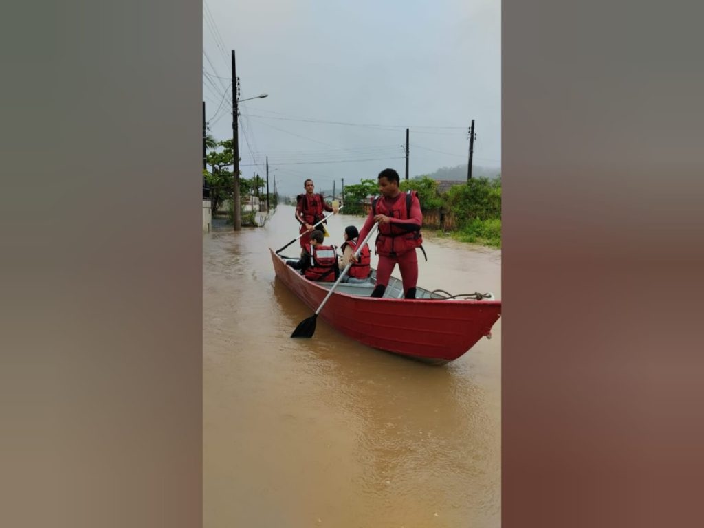 Sobe para 46 o número de municípios com ocorrências devido às chuvas em Santa Catarina