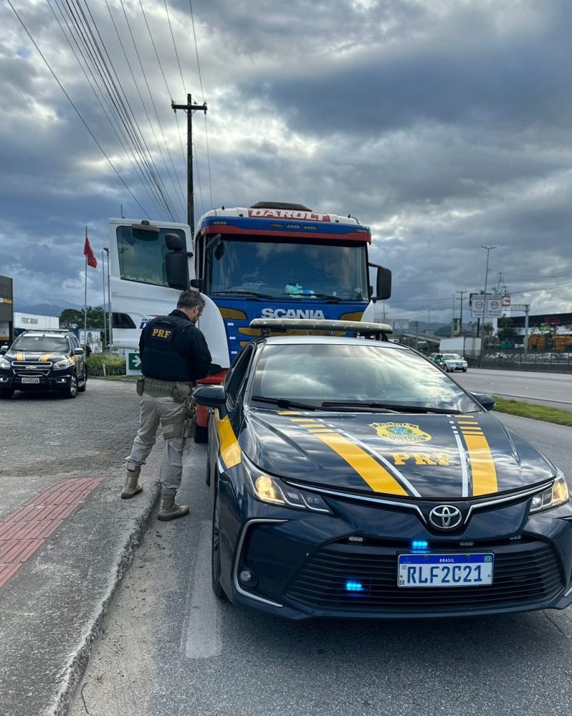 Caminhoneiro é preso por embriaguez com índice quatro vezes acima do limite