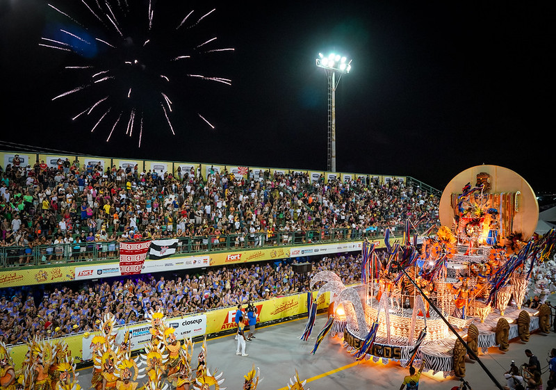 Confira o espetáculo das escolas de samba em Joaçaba e Florianópolis