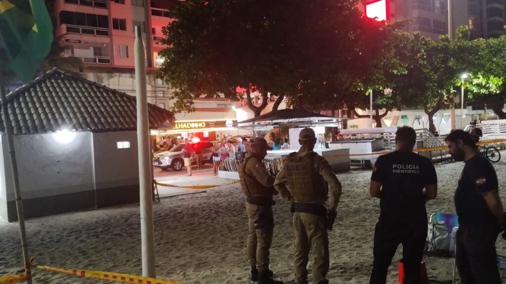 Ex-companheiro atira na mulher e tenta suicidio na Praia Central