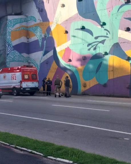 Jovem é encontrado morto no viaduto da Martin Luther em Balneário Camboriú