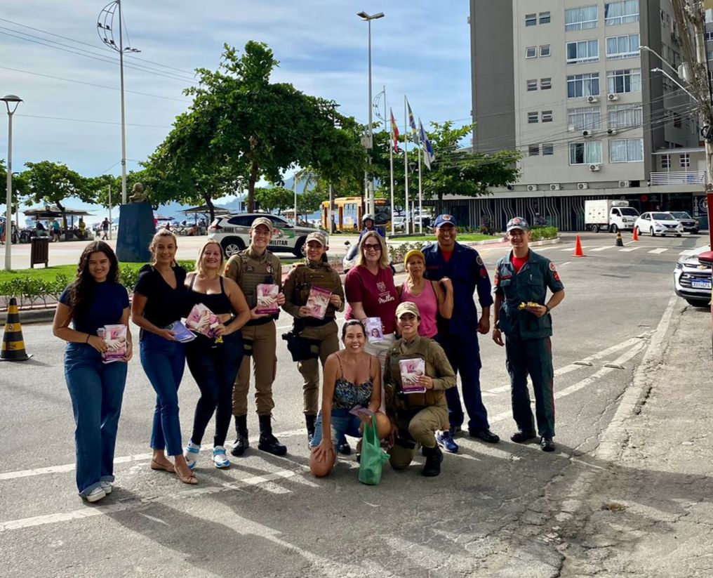 Procuradoria da mulher realiza blitz educativa na Praça Tamandaré