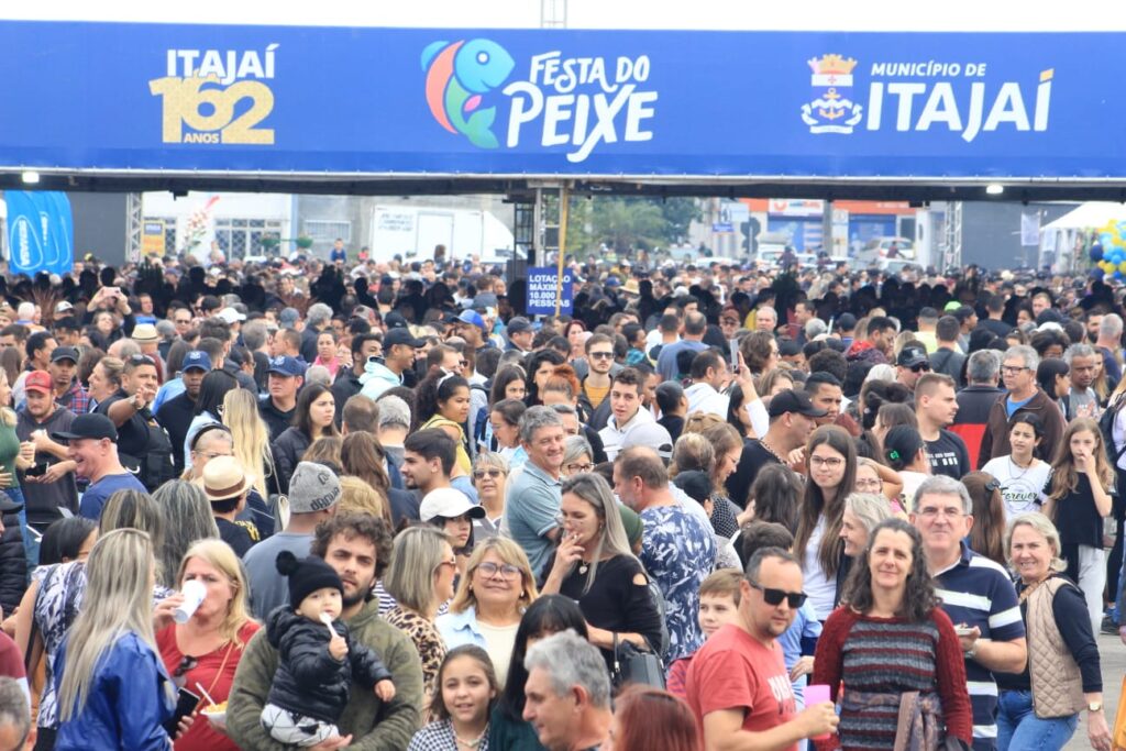 Itajaí cancela festa tradicional para doar 10 toneladas de peixe às vítimas do RS