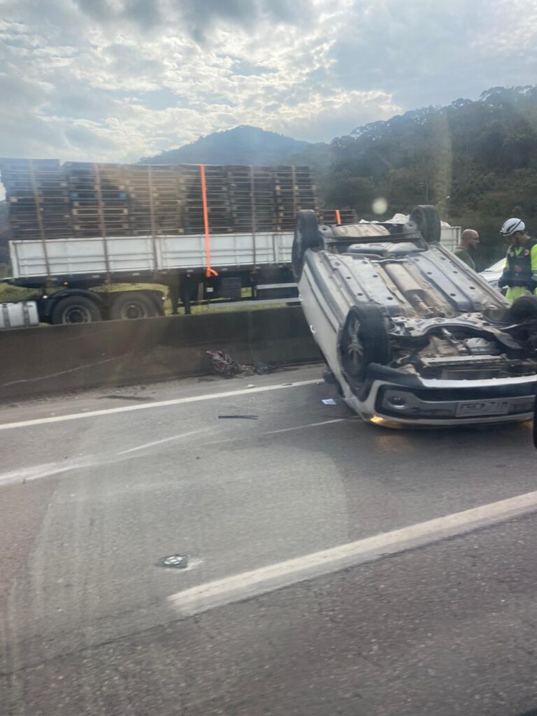 Acidente nos dois sentidos da BR101 para rodovia nesta seta-feira