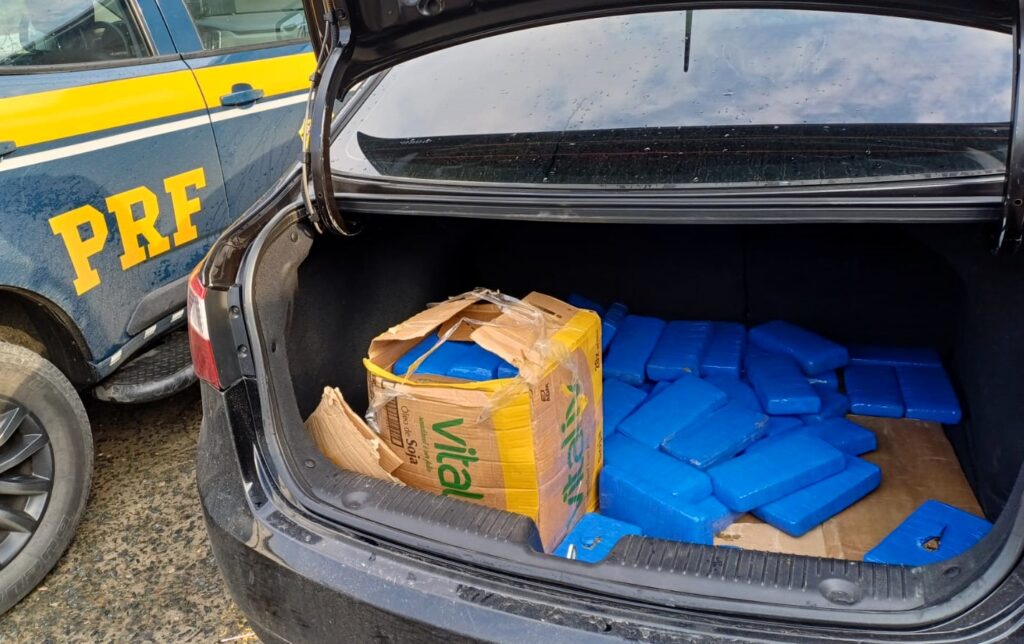 PRF localiza 50 kg de maconha em automóvel na BR-101