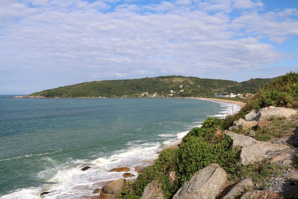 Jovem morre afogado na praia do Estaleirinho