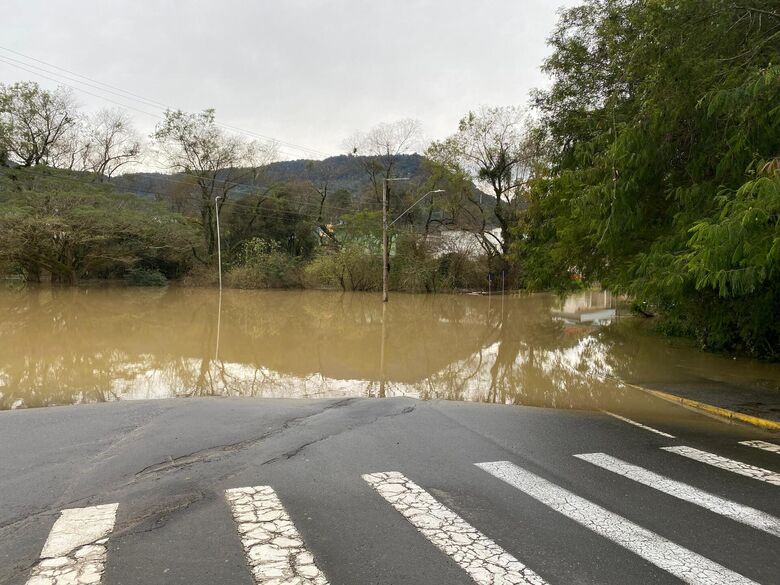 Rio do Sul decreta situação emergência e previsão é de mais chuva volumosa em Santa Catarina