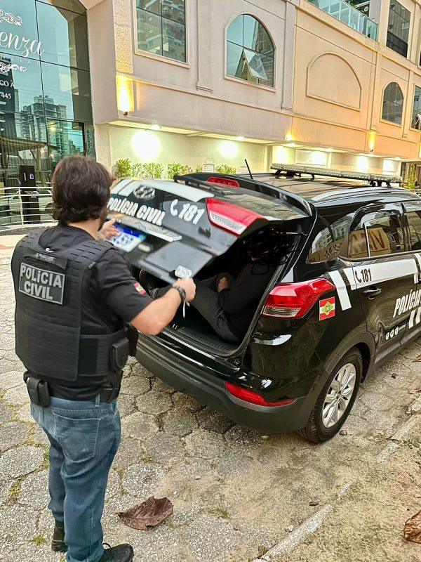 Suspeito de atirar no carro de amante da esposa é preso em Itapema