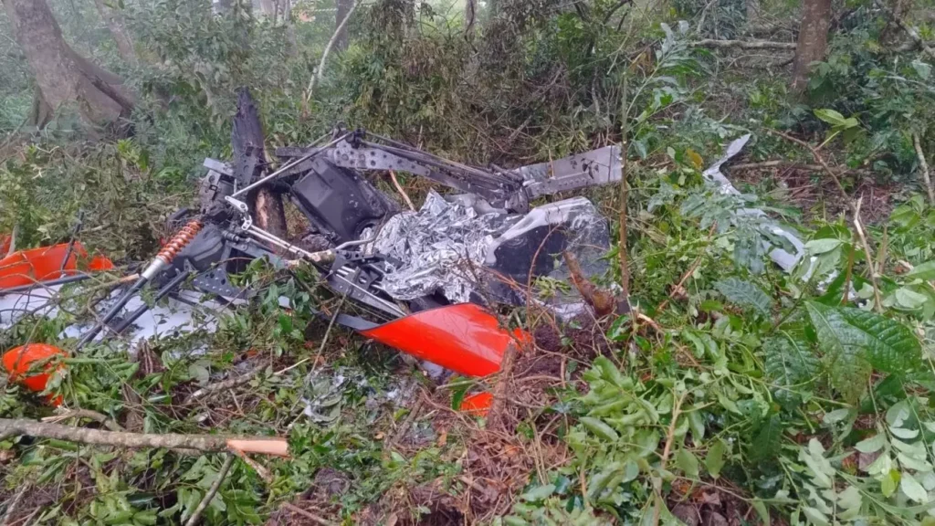 Aeronave cai em São Francisco do Sul e mata duas pessoas