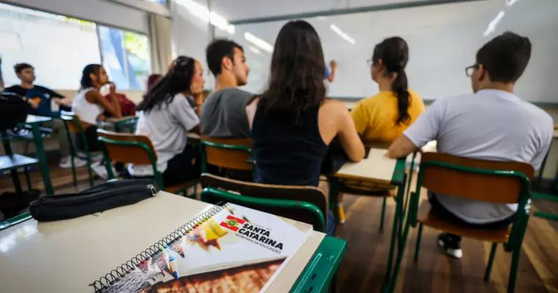 Governo publica errata e abre vagas para cotas raciais do maior concurso da Educação de SC