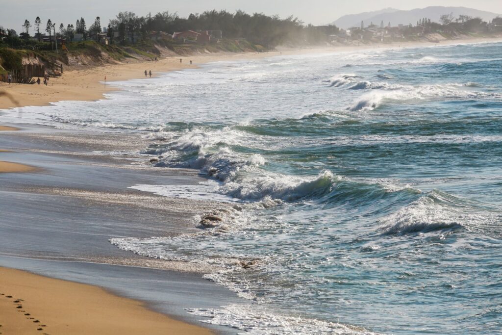 SC tem previsão de ressaca, ondas de 3,5 metros e geada nesta terça-feira