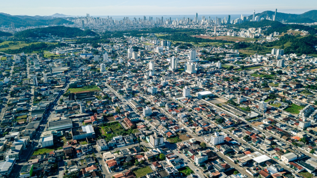 Águas de Camboriú distribui mais de 4 bilhões de litros de água tratada no primeiro semestre de 2024