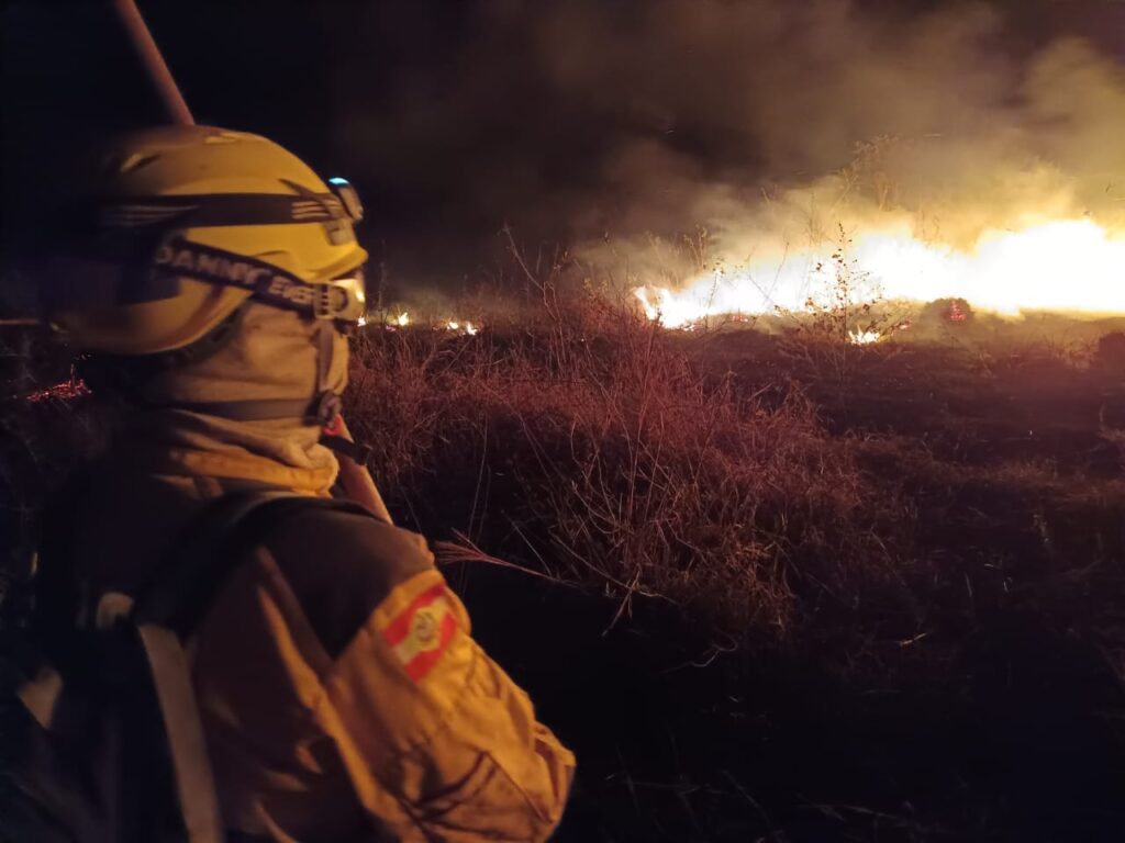 Bombeiros de Santa Catarina estão no Pantanal atuando no combate às chamas