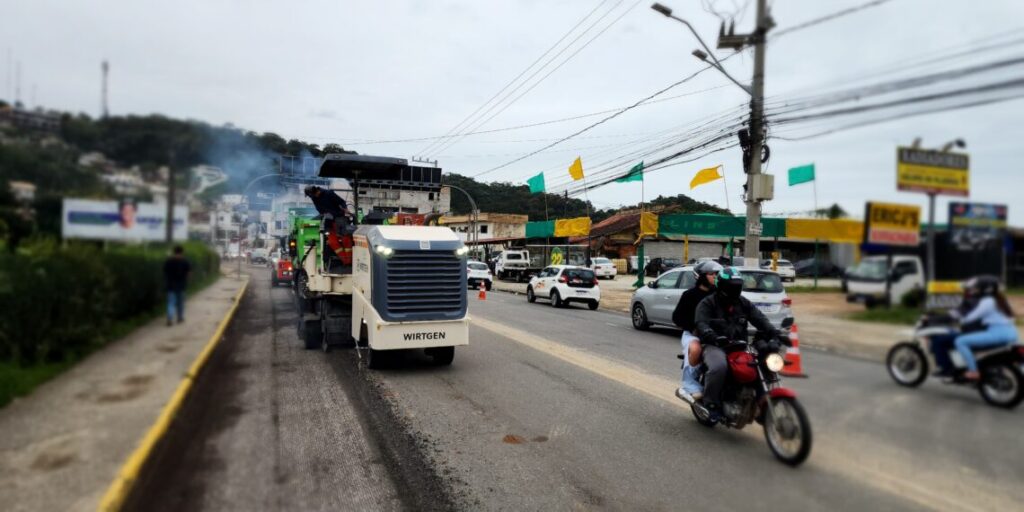 Motoristas fiquem atentos as alterações no trânsito devido as obras de pavimentação da Avenida Santa Catarina