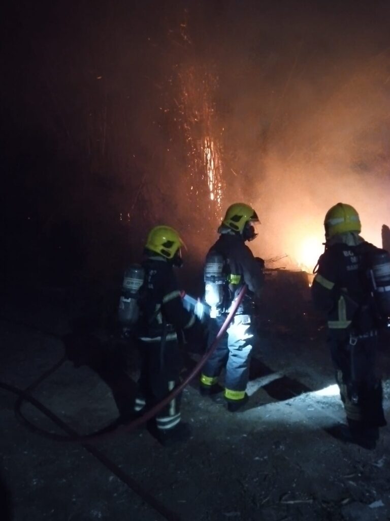 Incêndio destrói residência em Balneário Camboriú