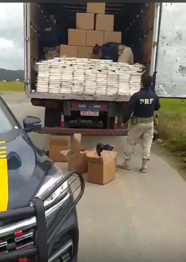 Fim da linha: Carreta é interceptada na BR-101 com 1,36 toneladas de cocaína