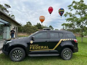 Polícia Federal investiga desvios de recursos públicos e faz batida em Balneário Camboriú