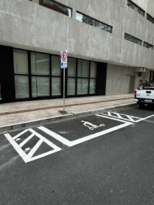 Áreas para estacionamento de patinetes começam a ser implantadas em Balneário Camboriú