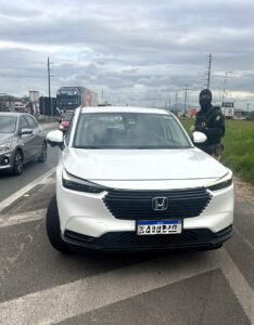 Centenas de veículos são flagrados transitando pelo acostamento em SC